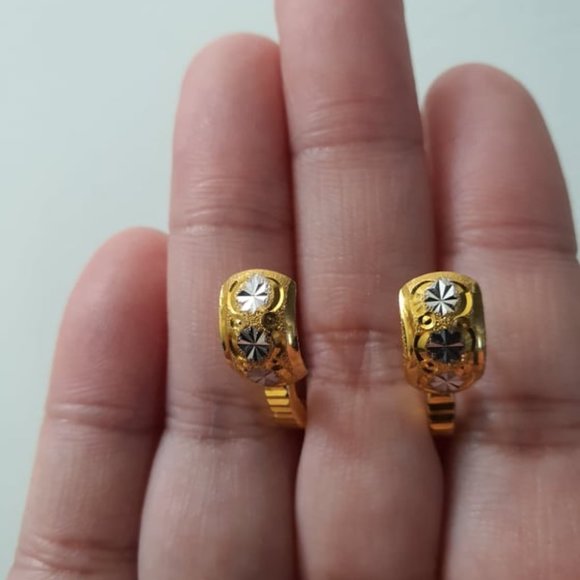 Two toned gold earring (yellow and white) - Picture 9 of 10